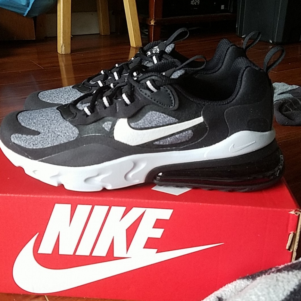 AIR MAX 270 REACT BLACK & GREY